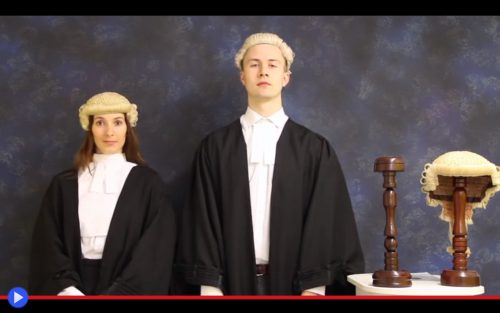 Le parrucche stravaganti poste in capo al sistema giudiziario inglese - Il  blog di Jacopo Ranieri